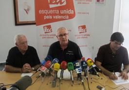 En la foto Cayo Lara, José A. Fernández, coordinador local de Alicante y Miguel A. Pavón, concejal de EU en el ayuntamiento de Alicante